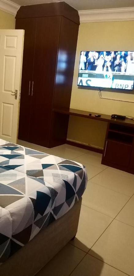 Tshukudu E Ntsho Bed & Breakfast Mogwase Luaran gambar