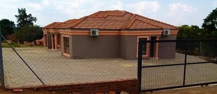 Tshukudu E Ntsho Bed & Breakfast Mogwase Luaran gambar