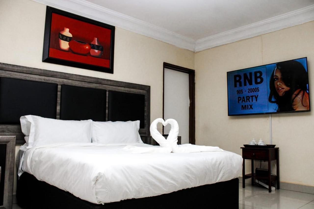 Tshukudu E Ntsho Bed & Breakfast Mogwase Luaran gambar