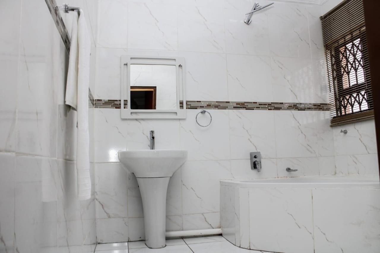 Tshukudu E Ntsho Bed & Breakfast Mogwase Luaran gambar