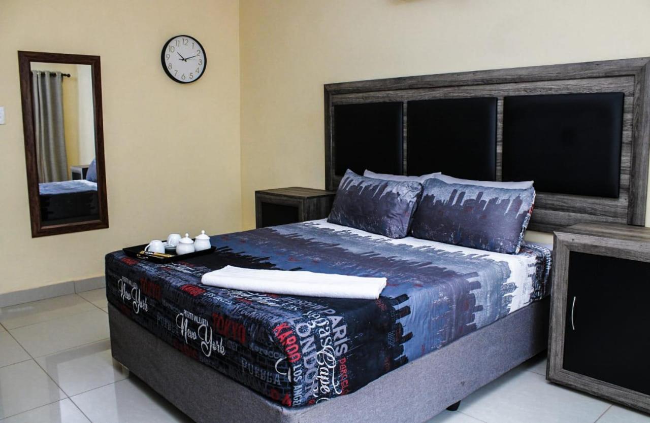 Tshukudu E Ntsho Bed & Breakfast Mogwase Bilik gambar