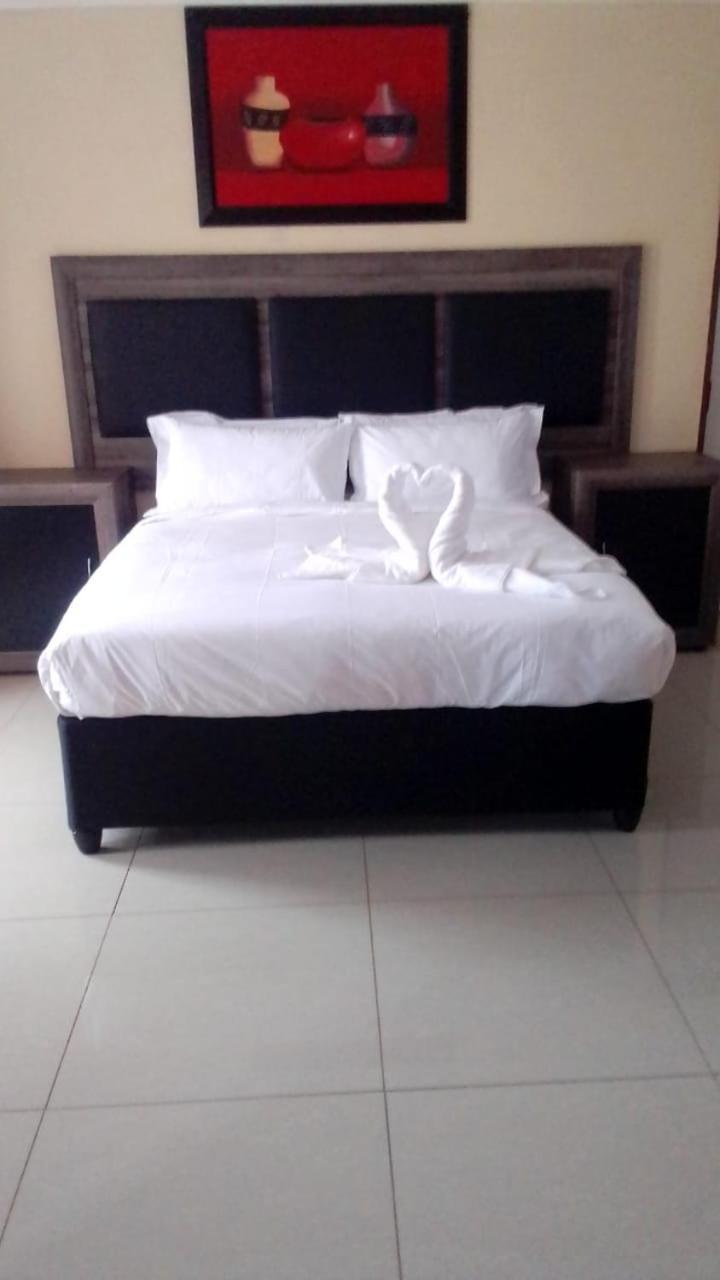 Tshukudu E Ntsho Bed & Breakfast Mogwase Luaran gambar